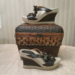 Earthies Bellini Rosette Wedge Sandals Size 8B